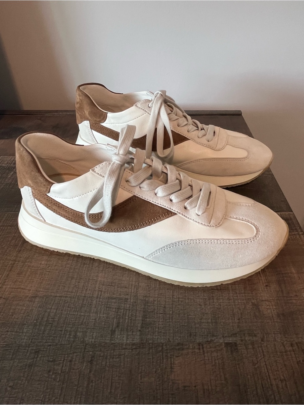 Vince Olla Runner Leather Sneaker Women’s 9.5 NWT Whitestone/Elmwood Retro Luxe
